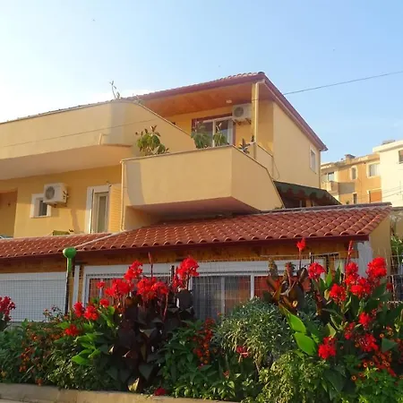 Seaside Genti Pollo Aparthotel 3*