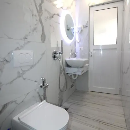 Seaside Genti Pollo Aparthotel