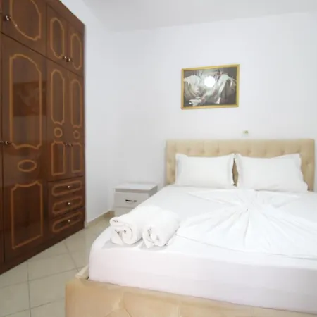 Seaside Genti Pollo Aparthotel 3*