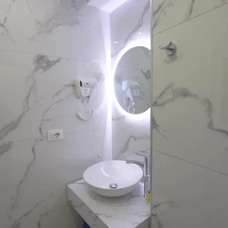 Seaside Genti Pollo Ksamil