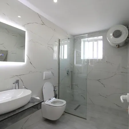 Aparthotel Seaside Genti Pollo 3*