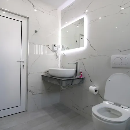 Aparthotel Seaside Genti Pollo 3*