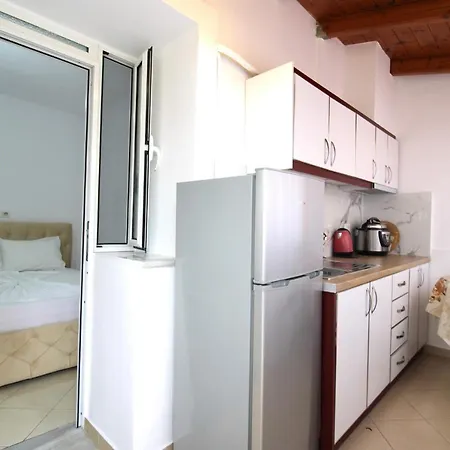 Apartmanhotel Seaside Genti Pollo 3*