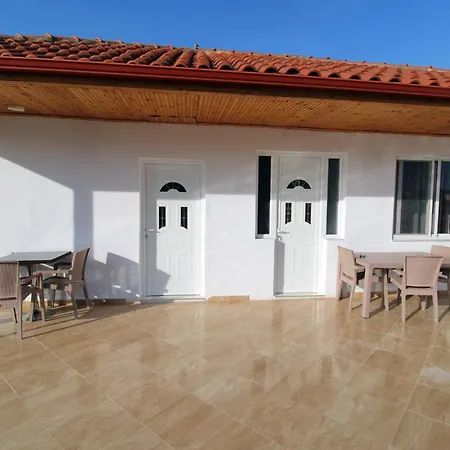 Апарт-отель Seaside Genti Pollo