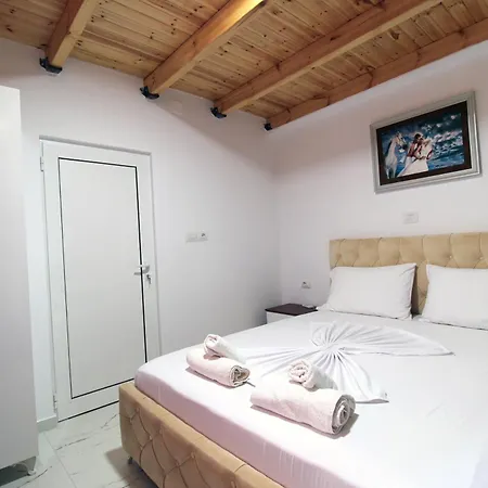 Ξενοδοχείο με διαμερίσματα Seaside Genti Pollo 3*