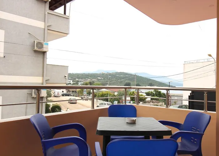 Ξενοδοχείο με διαμερίσματα Seaside Genti Pollo 3*