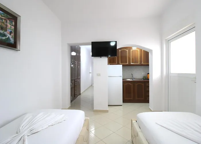 Ξενοδοχείο με διαμερίσματα Seaside Genti Pollo 3*