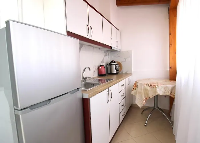 Ξενοδοχείο με διαμερίσματα Seaside Genti Pollo