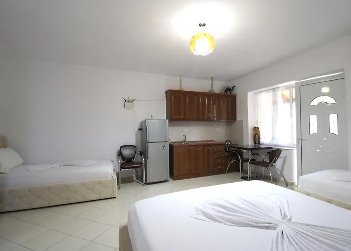 Ξενοδοχείο με διαμερίσματα Seaside Genti Pollo 3*