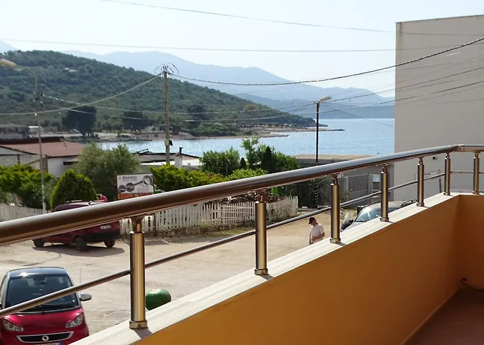 Ξενοδοχείο με διαμερίσματα Seaside Genti Pollo