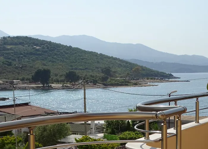 Ξενοδοχείο με διαμερίσματα Seaside Genti Pollo 3*