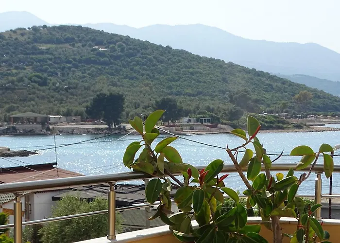 Ξενοδοχείο με διαμερίσματα Seaside Genti Pollo