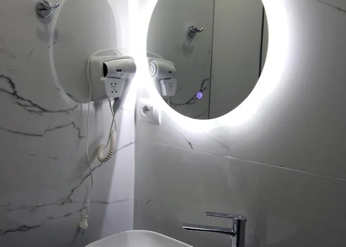 Ξενοδοχείο με διαμερίσματα Seaside Genti Pollo